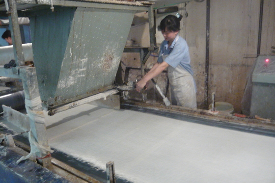 Sandwichpaneel Mgo-dakvormende machine met extruderproces