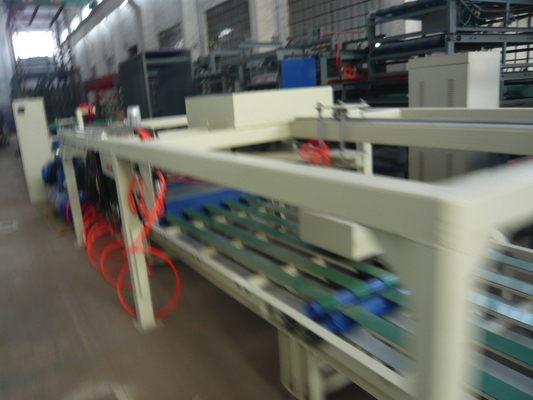 Machines voor de vervaardiging van deuren van vezelcement met dubbelrol-extruderingstechnologie