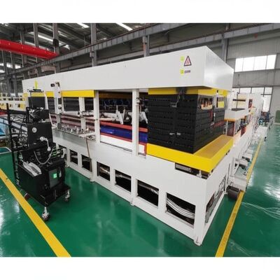 Warmtebehandeling Sandwichpaneelmachine met Cr12 scheermesbladen voor de productie van 32 meter lange achterwandpanelen