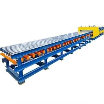 Metalen dikte 0,3-0,5 mm Sandwichpaneelmachine met een breedte tot 1250 mm en lijnlengte 55 m Geschikt voor industrieel gebruik