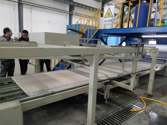 Geluidsisolatie ≥ 30dB Volledig automatische MGO-platenmachine met hoge druksterkte